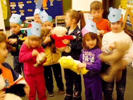 Children sharing their teddy bears